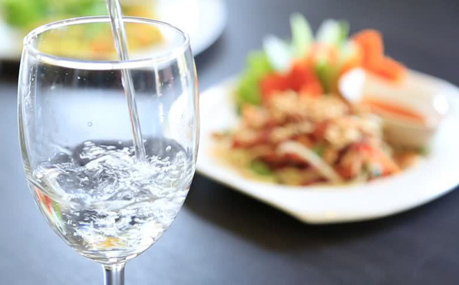 Nam giới uống nhiều nước tốt cho tinh trùng