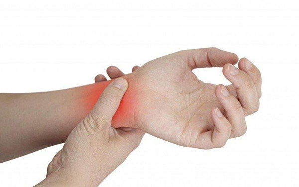 Dấu hiệu bệnh gout xuất hiện ở tay