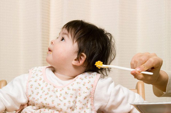 Chăm sóc trẻ biếng ăn